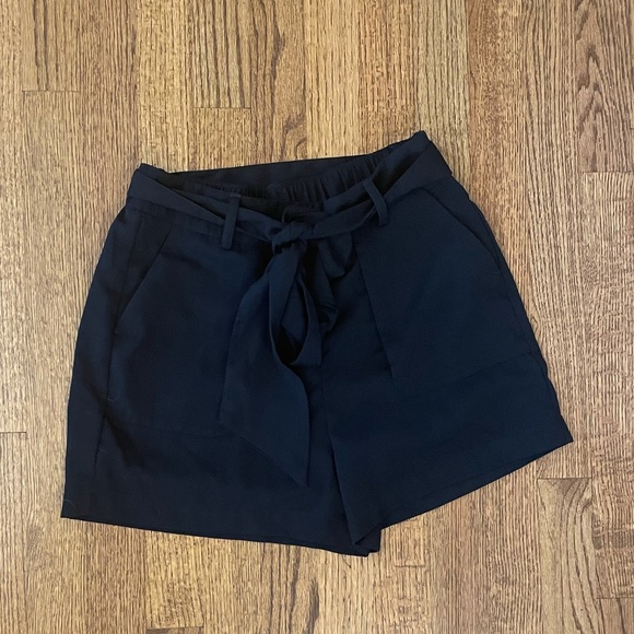 Black paper bag shorts with belt. - Picture 2 of 3